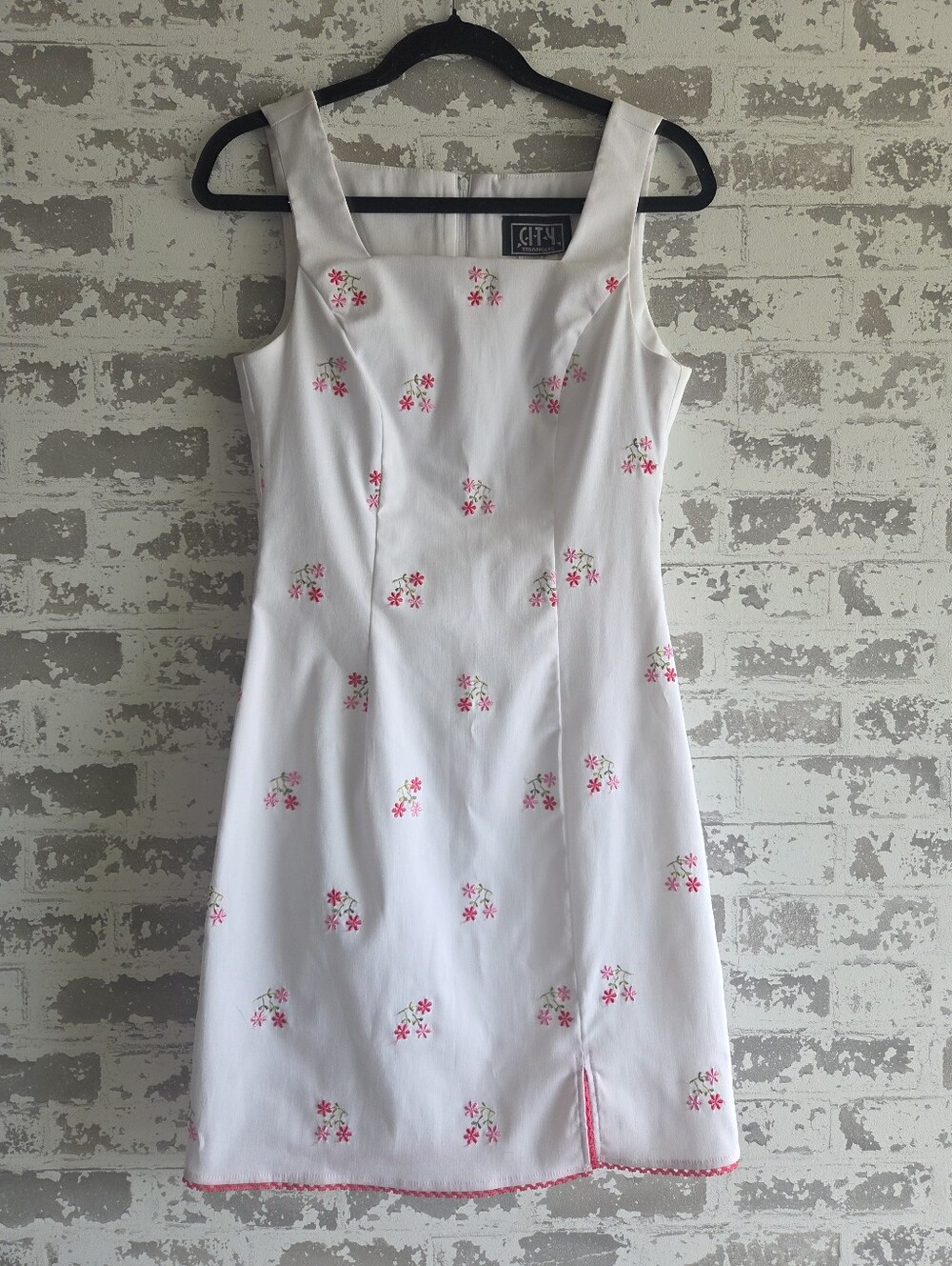 Vintage City Triangles White Embroidered Floral Mini Dress Size 9/10 Cottagecore